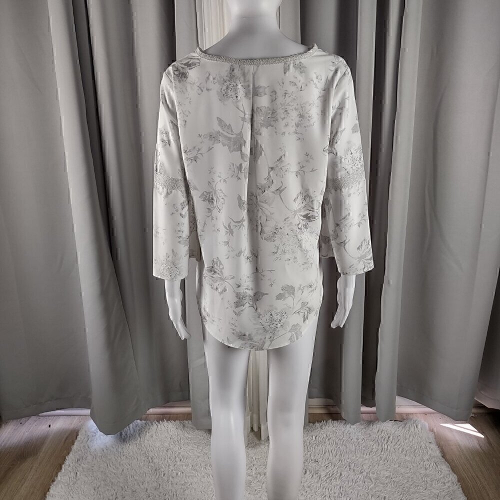 Chico's Women's White, Gray Cotton Blend Pullover Shirt Size 0 = (US Size 4) - Picture 3 of 13